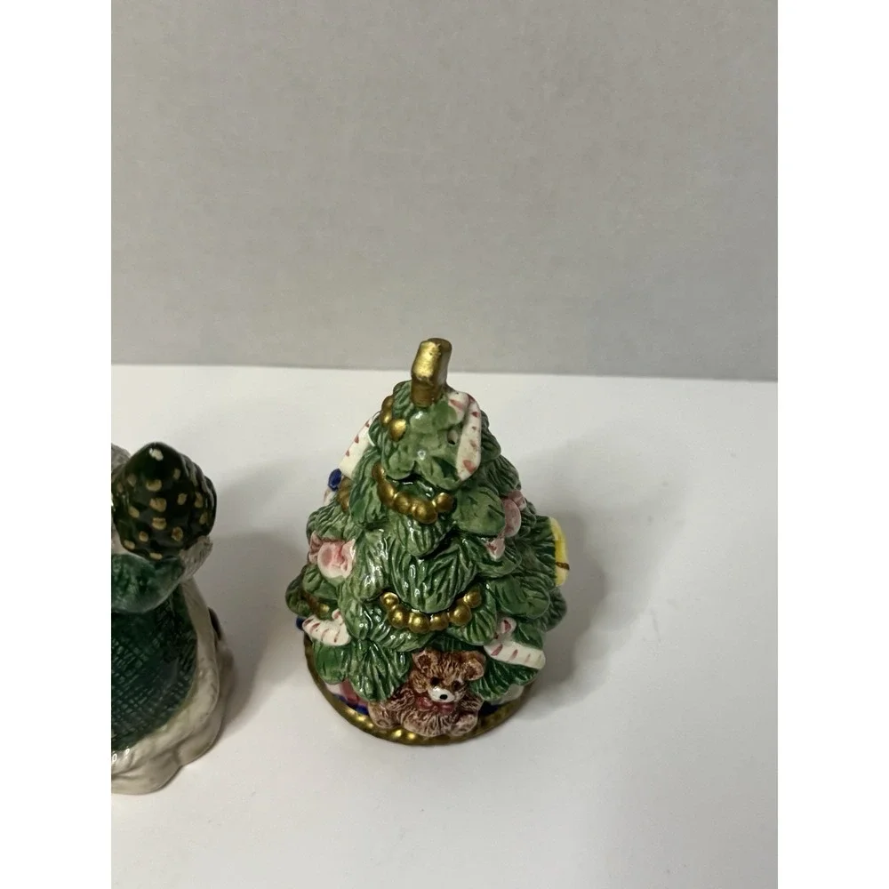 Vintage Omnibus  Santa‎ Clause And Christmas Tree Shakers 1992